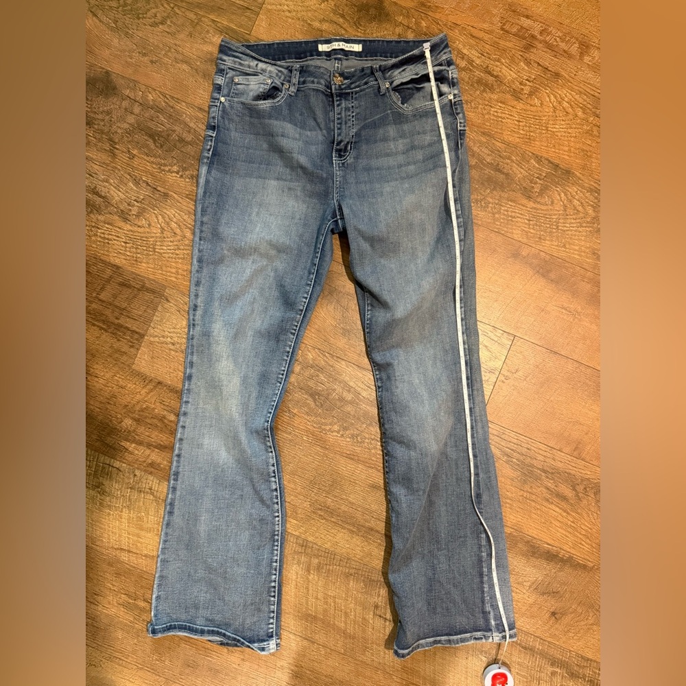 9th & Main bedazzled blue jeans